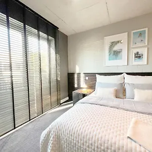 https://wine-coffee-more-all-suite-hotel.hamburg-hotels-de.com